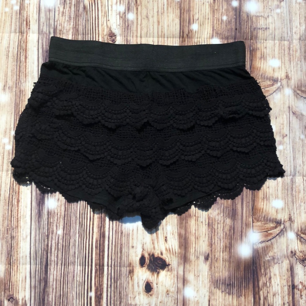 Umgee medium black crochet lace shorts - Picture 1 of 7